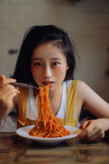 睡过年纪最小的多少岁